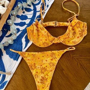 MAI Bikini in Soleil, a fun floral pattern perfect for Spring and Summer trips!✨